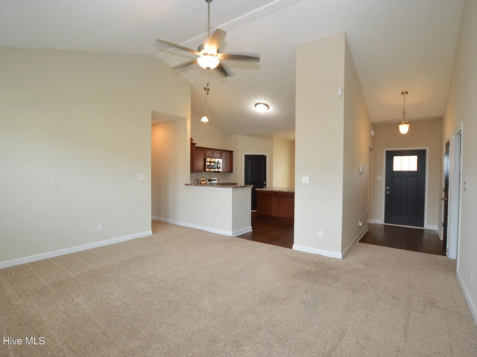 3 bed, 2.0 bath, $1,650 — Photo 3