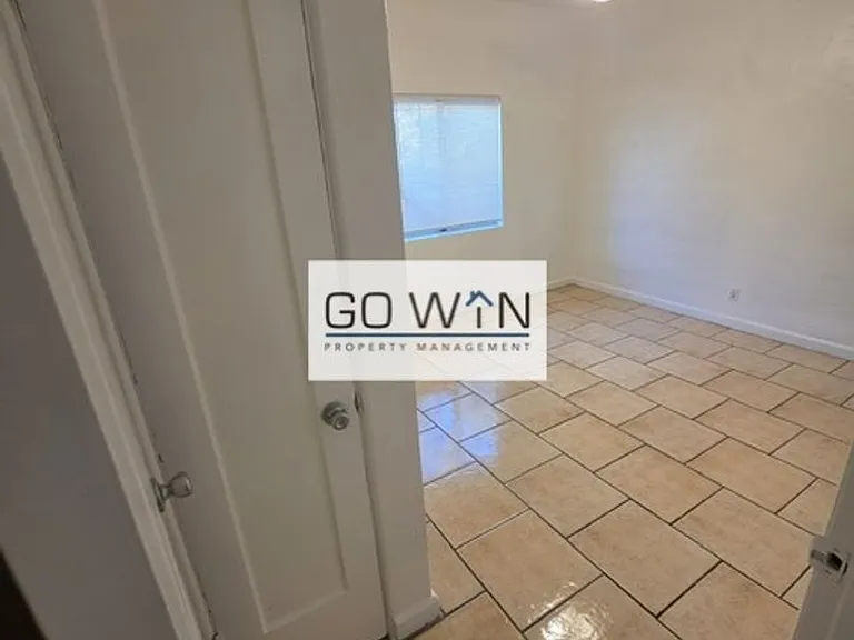 1832 E Harvard St — Photo 13