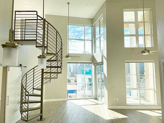 4th image of 1836 Columbia St #708