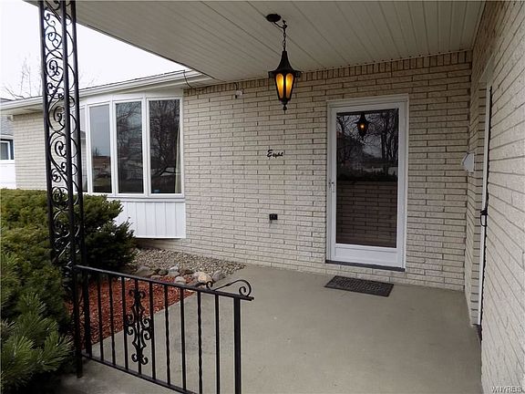 3rd image of 8 Denise Dr