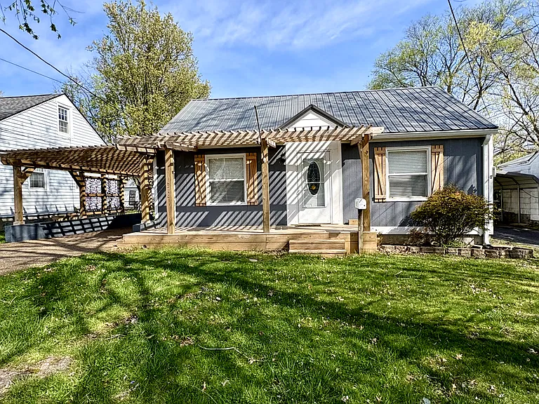 316 Fairview Dr — Photo 1