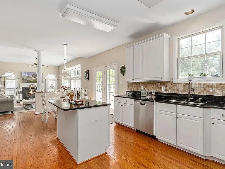 17 Whitestone Dr — Photo 7
