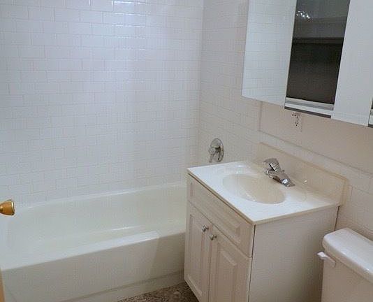 4th image of 407 W 51st St APT 4B