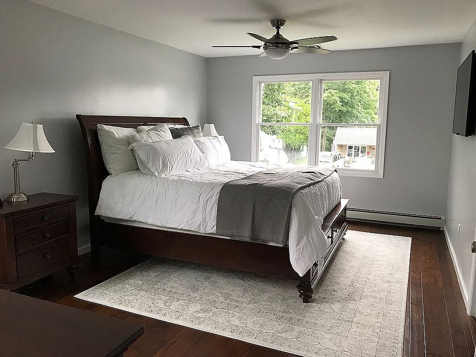1st image of 9 Mockingbird Ln