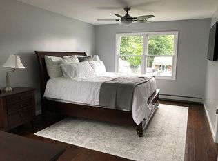 9 Mockingbird Ln, Levittown, NY 11756