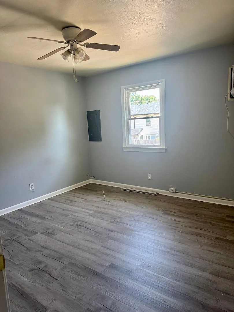 190 Maple Avenue — Photo 3