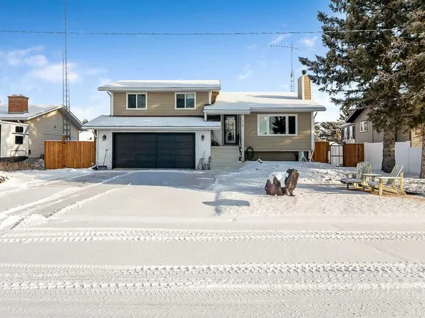 218 S 8th Ave NE, Sundre, AB T0M 1X0