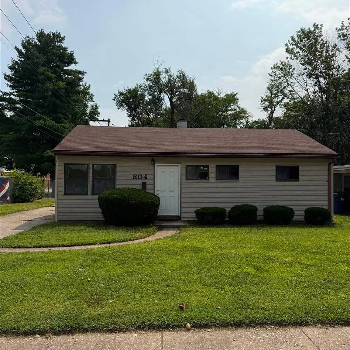 3 bed, 988 sqft, $1,600 — Photo 1