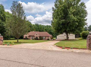 5345 Quail Hollow Dr, Olive Branch, MS 38654