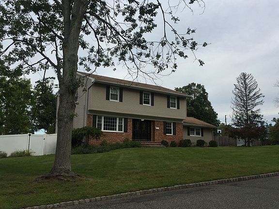 2nd image of 11 Smithfield Ln