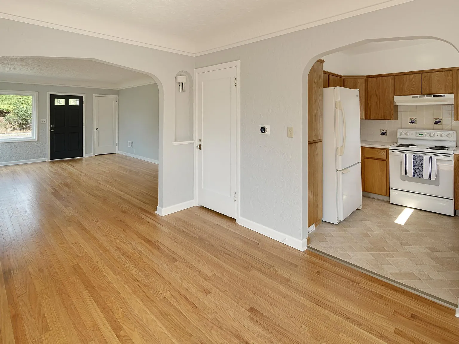3 bed, 1.5 bath, 1650 sqft, $2,600 — Photo 3