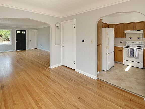3rd image of 1402 NE 6th Ave #1402