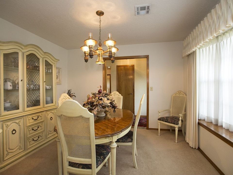 Lovely dining room