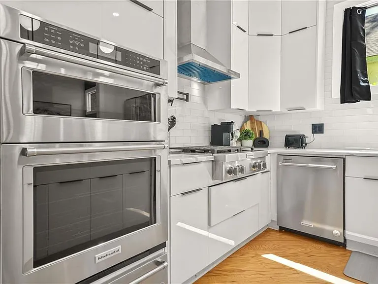 2186 Park Ter — Photo 12