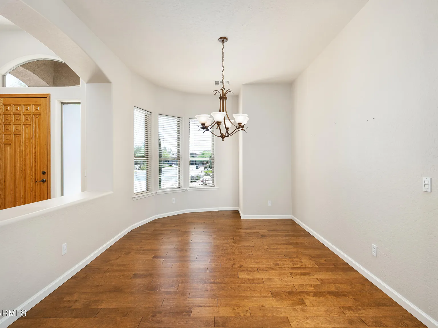 3 bed, 2.5 bath, 2412 sqft, $2,295 — Photo 3