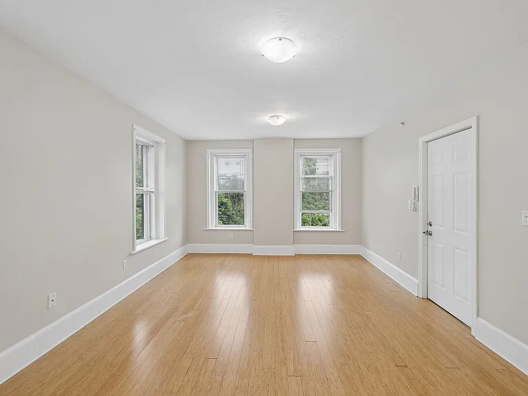 20 Eden St #4 — Photo 1