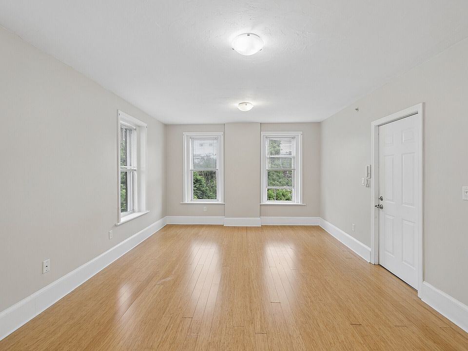 1st image of 20 Eden St APT 4