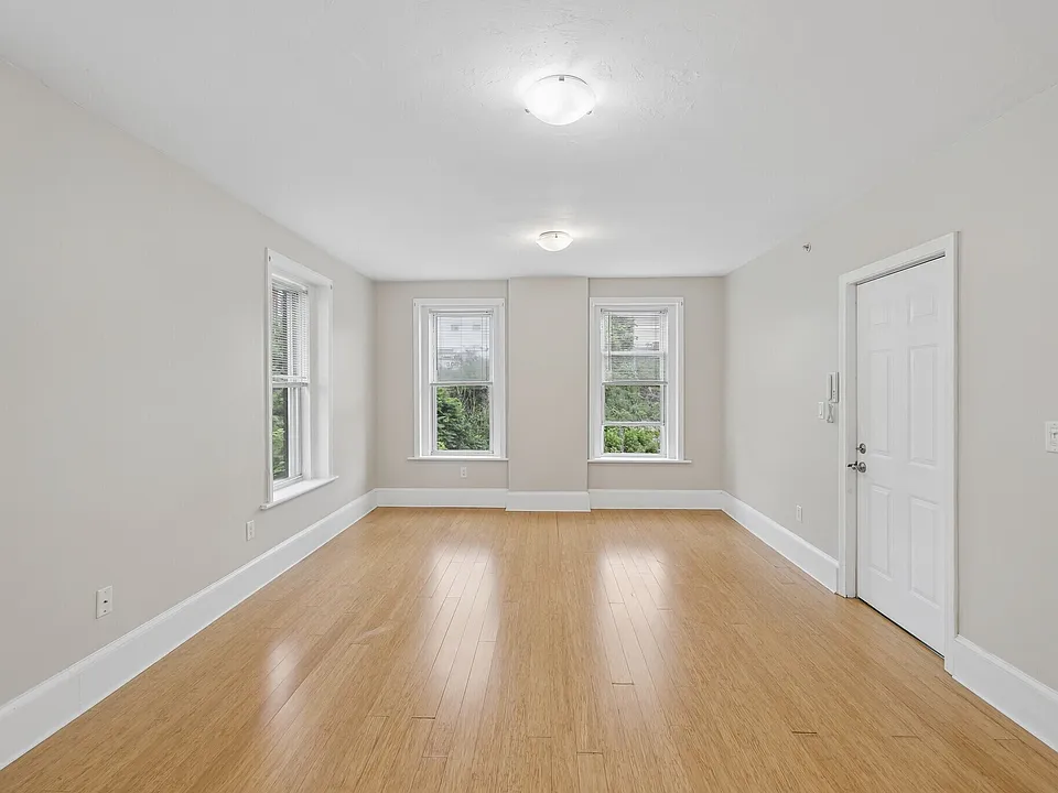 20 Eden St #4