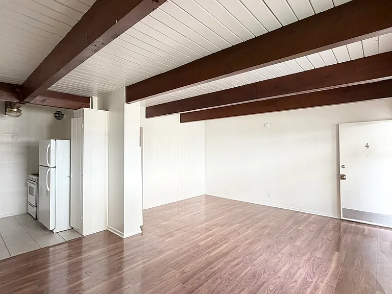7032 Hawthorn Ave #4 — Photo 3