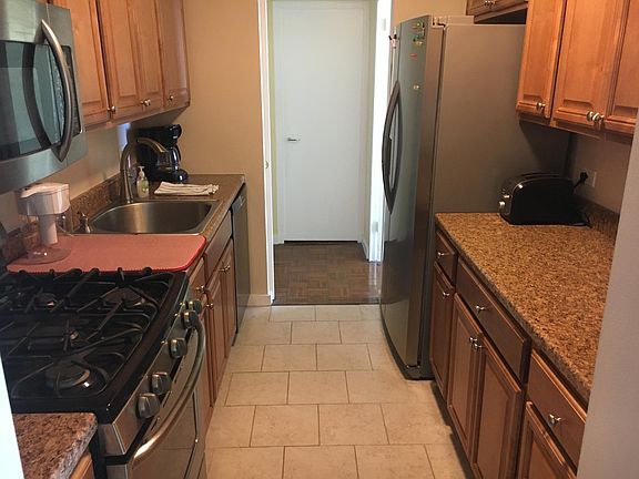 4th image of 604-36 S Washington Sq #1907