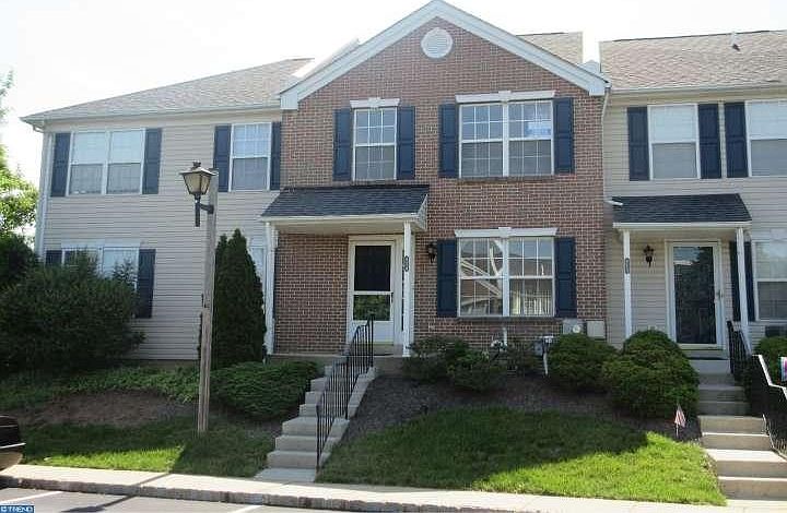 1st image of 114 Carlton Ct