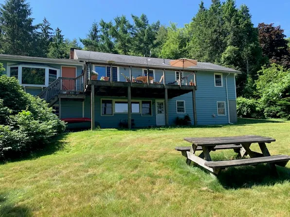 4 Hulst Rd, Amherst, MA 01002