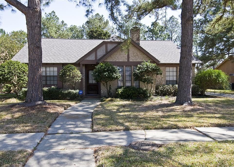 1st image of 8126 Clover Gardens Dr