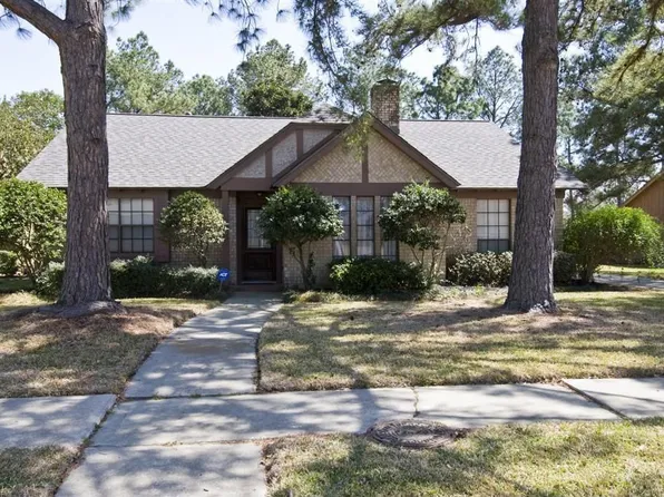8126 Clover Gardens Dr, Houston, TX 77095
