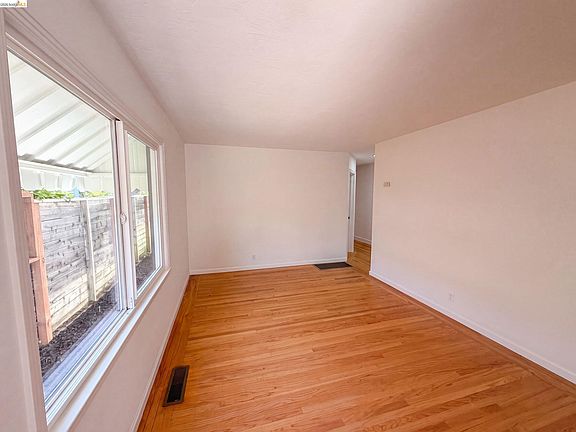 3rd image of 624 Sapphire St