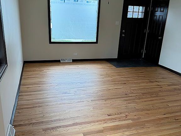 4th image of 14829 Sacramento Ave