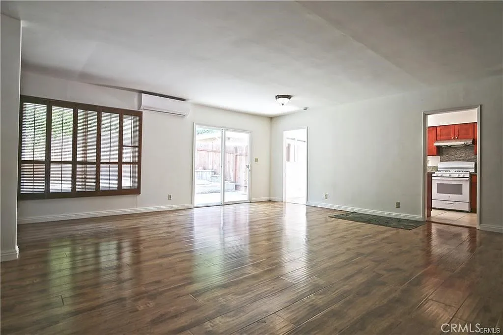 2 bed, 1152 sqft, $3,600 — Photo 2