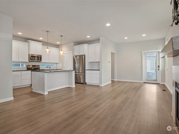 4th image of 13222 97th Avenue E