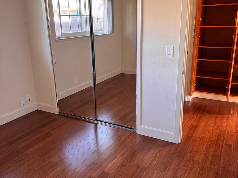 473 W Sunset Blvd — Photo 8