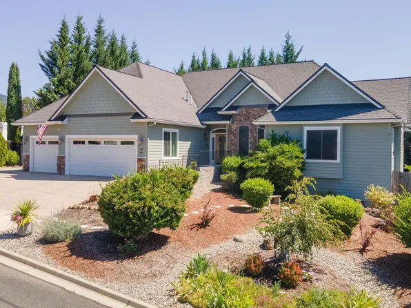 109 NW Fall Run Dr, Grants Pass, OR 97526