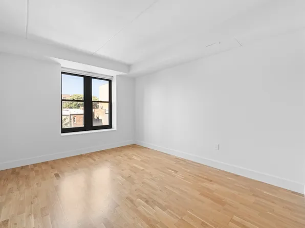 310 Clarkson Avenue image 8 of 11