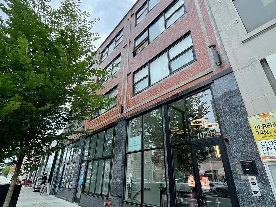 1028 Commonwealth Ave #301
