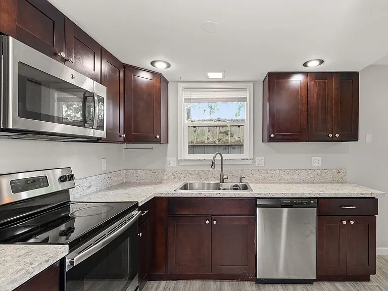 11705-11795 SE Market St — Photo 13
