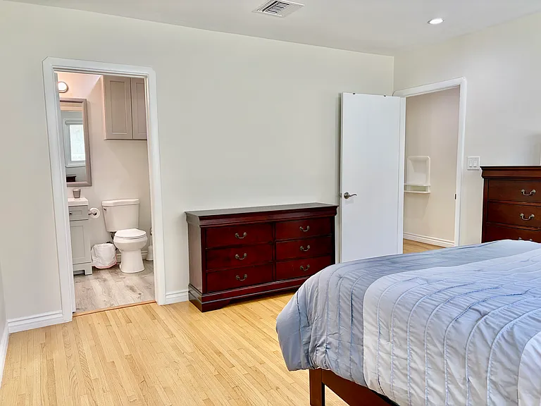 4506 Bakman Ave — Photo 25