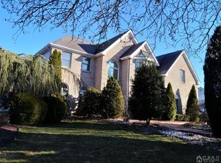 52 Kinglet Dr S, Cranbury, NJ 08512
