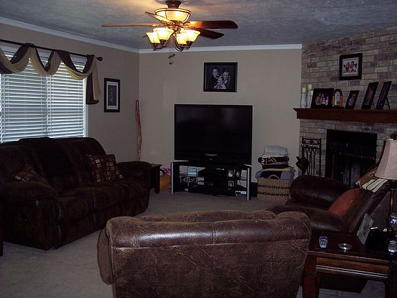 3rd image of 522 N Avenue Y