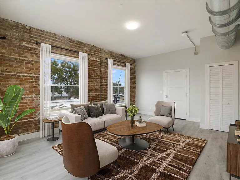 792 W Montrose St #205 — Photo 3