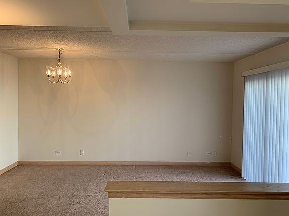 3rd image of 6472 N Northwest Hwy APT 105