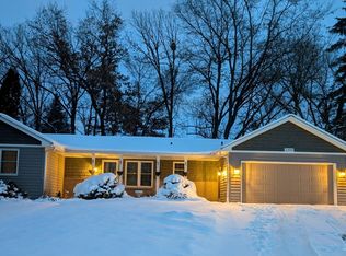 2300 Dahl Ct E, Maplewood, MN 55119