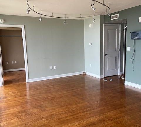 4th image of 600 E Admiral Blvd #1707