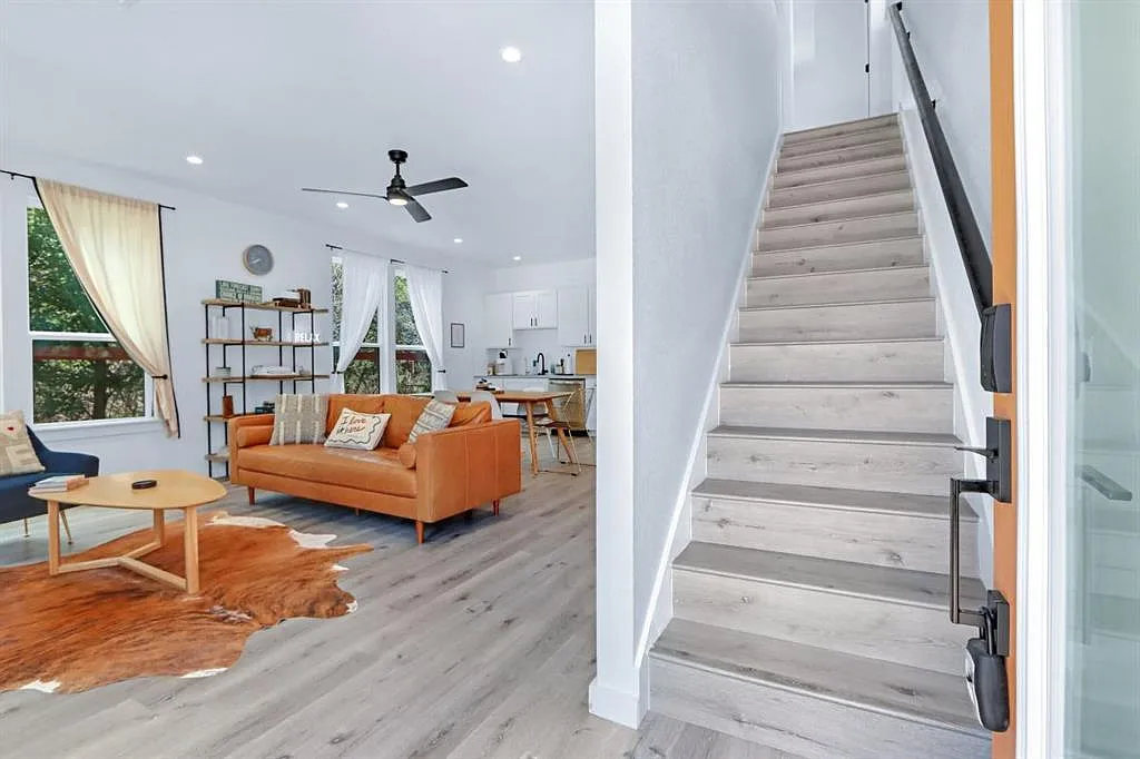 2 bed, 1400 sqft, $2,135 — Photo 4