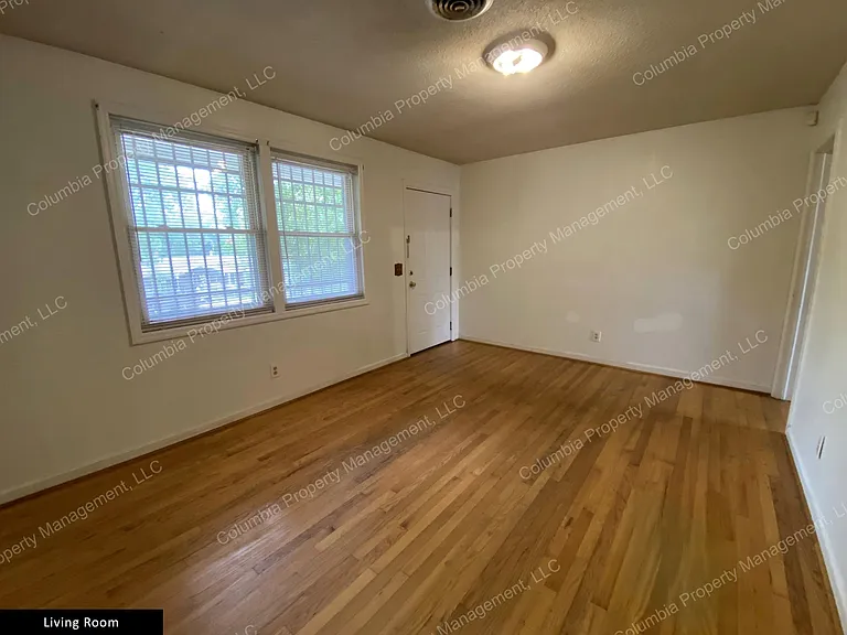 215 Kingnut Dr — Photo 7