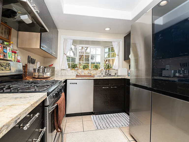 2604 N Tustin Ave #D — Photo 22