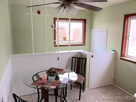 4th image of 22524 Violet St