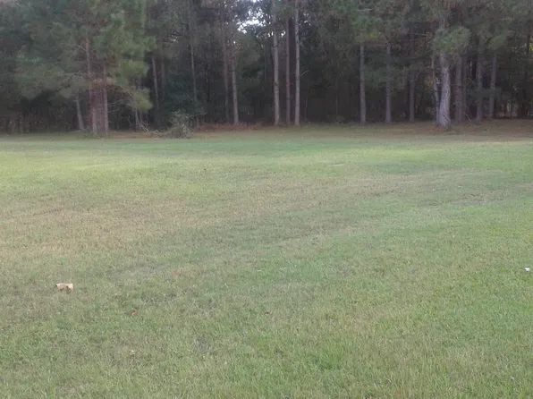 216 Sweetwater Dr, Thomasville, GA 31757