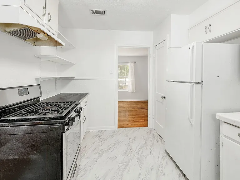 1703 Alegria Rd — Photo 11